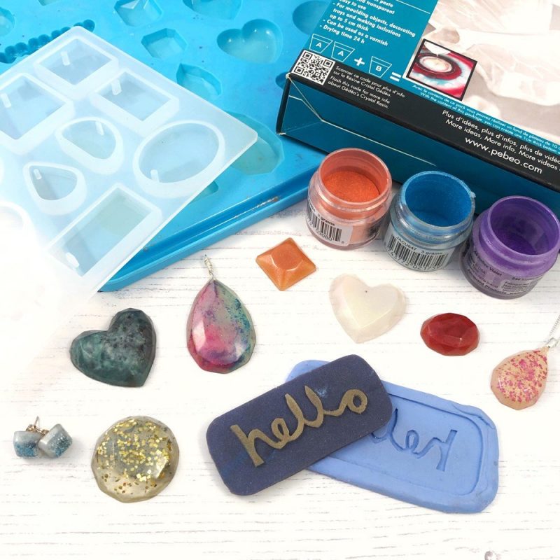 Make resin jewellery in this resin jewellery workshop