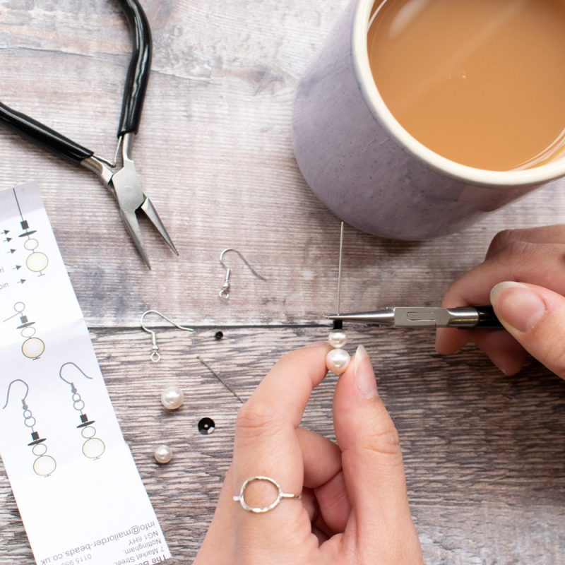 making snowmen earrings kit