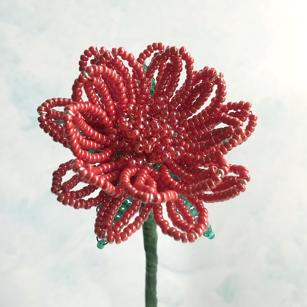 Beaded Gerbera daisy - pattern by Lesley Belton